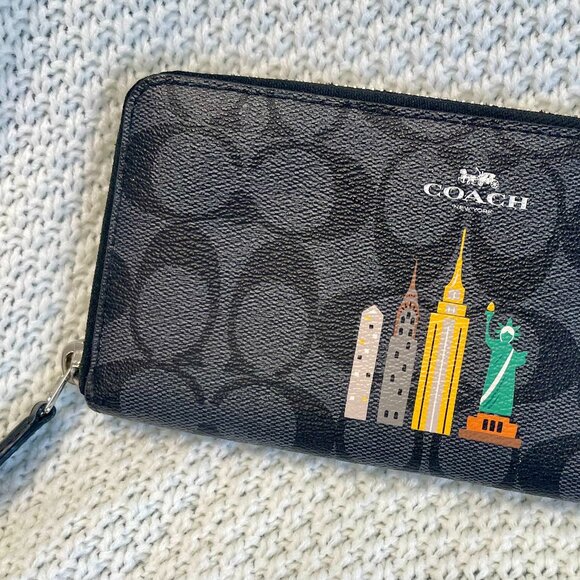 Signature Coach Wallet with New York Landmarks - Picture 3 of 3
